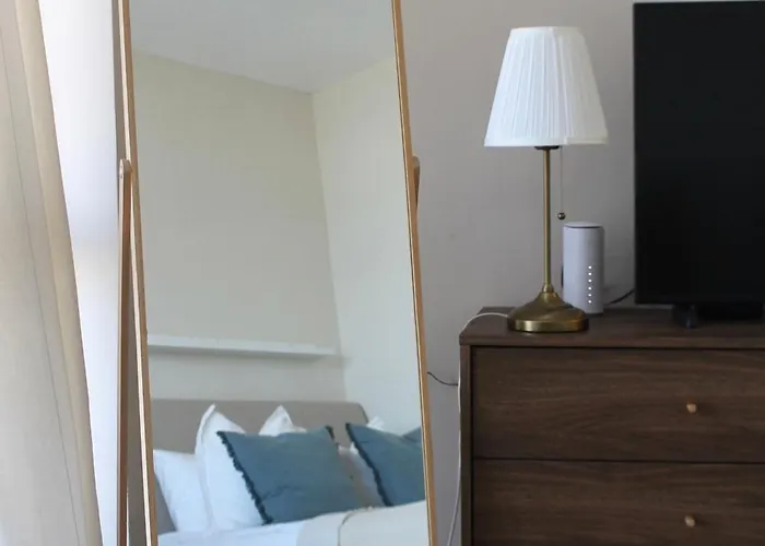 Apartment Modern 1-bed With Pool & Seaview *