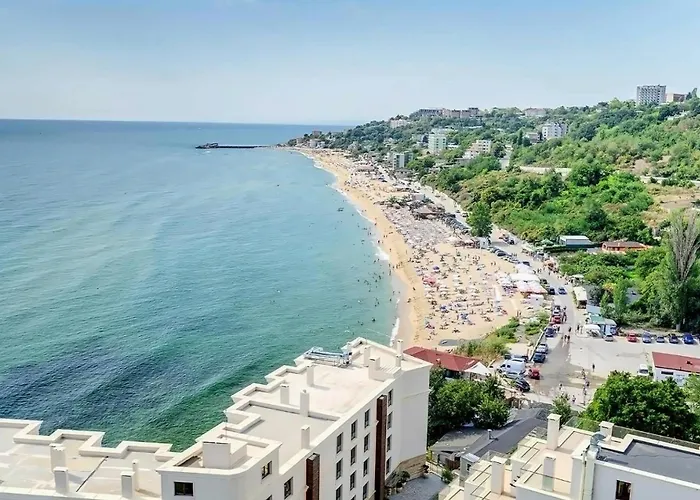 Modern 1-bed With Pool & Seaview *