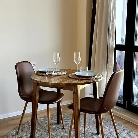 Modern 1-bed With Pool & Seaview Apartment Warna