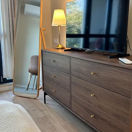 Modern 1-bed With Pool & Seaview Warna